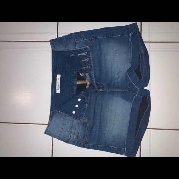 Jean Shorts - Picture 3 of 3